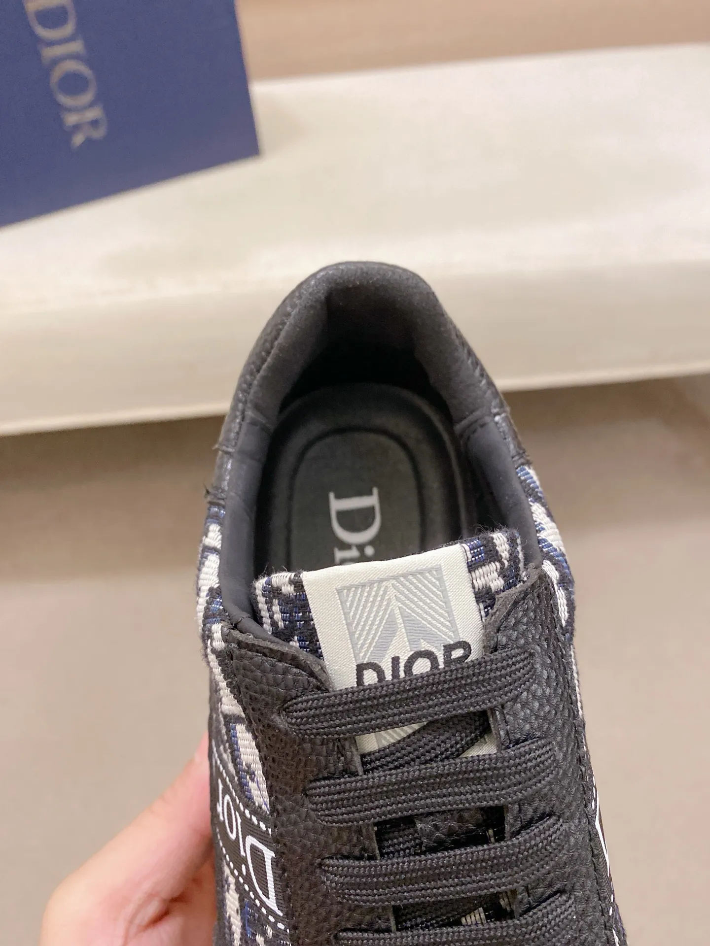 Men's shoes💰 462💰🇮🇹🇮🇹Dior d The new model is on sale at the same time at the counter. The upper 🇮🇹 is imported Italian first-layer cowhide, and the lining is fully imported sheepskin 💪💪. It is a complete 1⃣️ to 1⃣️ replica 🇮🇹💪💪, ⚠ Sole: The original sole is specially provided by the original factory. The exclusive movable molded sole is super comfortable. ⚠Original factory single goods, 🔍🔍high quality, you can enter and leave the counter at will, welcome to compare⚠. Code number:38-44